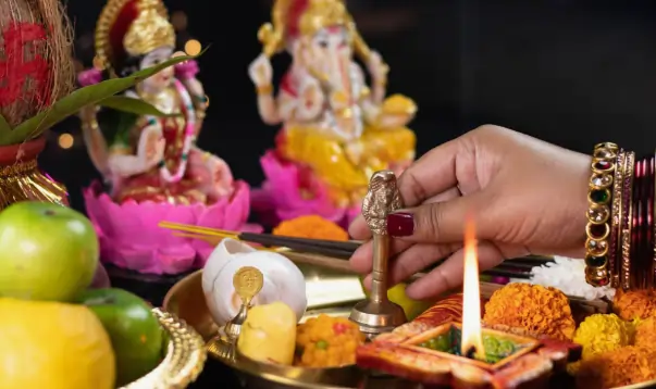 god தீபாவளியன்று இந்த பொருட்களை வீட்டிற்கு கொண்டு வந்தால்.. லட்சுமி தேவியின் அருள் கிடைக்கும்..!