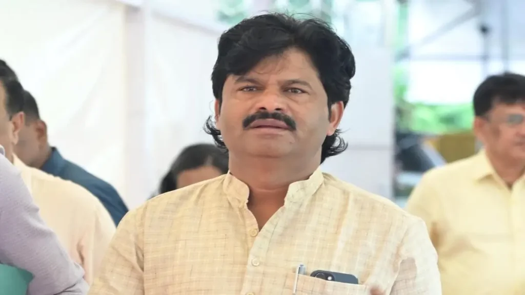 gopichand padalkar “ஜிம் வேண்டாம், இந்து பெண்கள் வீட்டிலேயே யோகா செய்ய வேண்டும்”: பாஜக MLA கருத்தால் சர்ச்சை!