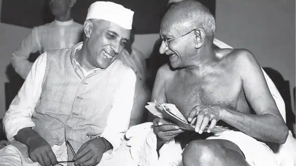 jawaharlal nehru mahatma gandhi இந்தியாவிலிருந்து ஆங்கிலேயர்களை விரட்டியடிக்க அடித்தளமிட்ட அந்த 20 நிமிடம்!. காந்தியும் நேருவும் முதன்முதலில் எங்கு சந்தித்தார்கள் தெரியுமா?