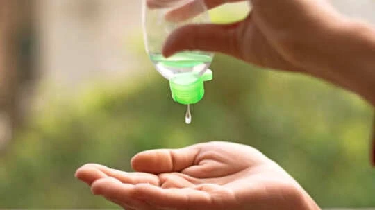 sanitaizar ஹேன் சானிட்டைசருக்கு தடை..? புற்றுநோய் உண்டாக்கும் ரசாயணம் கண்டுபிடிப்பு..!! ஐரோப்பிய ஒன்றியம் அதிர்ச்சி தகவல்..