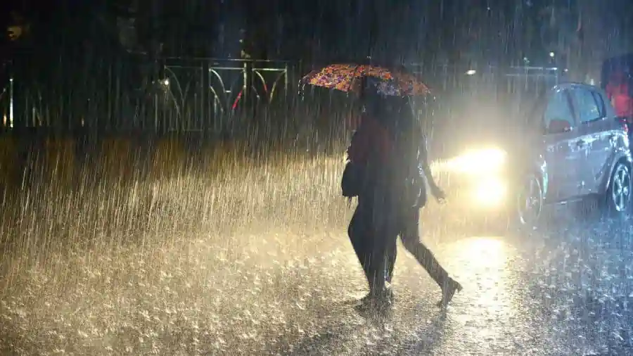 tn rains n Flash : அடுத்த 1 மணி நேரத்திற்கு சென்னை உள்ளிட்ட 28 மாவட்டங்களில் மிக கனமழை பெய்யும்.. வானிலை மையம் எச்சரிக்கை!