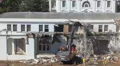 white house demolition வெள்ளை மாளிகை இடிக்கும் பணிகள் தொடக்கம்!. ரூ.2,200 கோடியில் பால்ரூம் கட்ட டிரம்ப் திட்டம்!