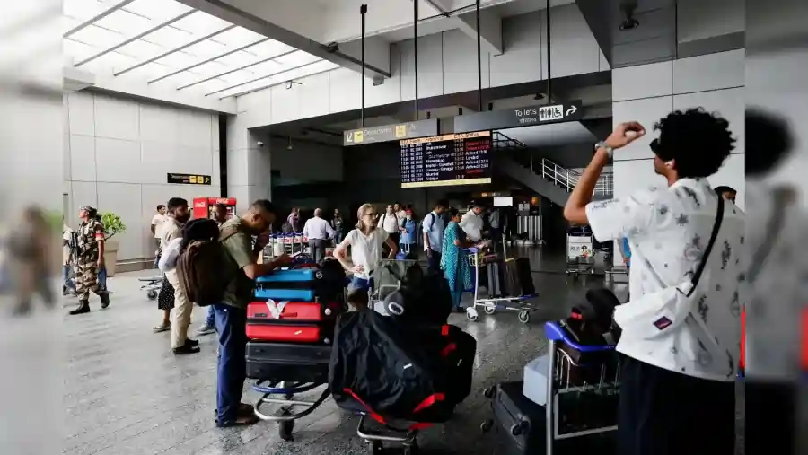delhi flight delays