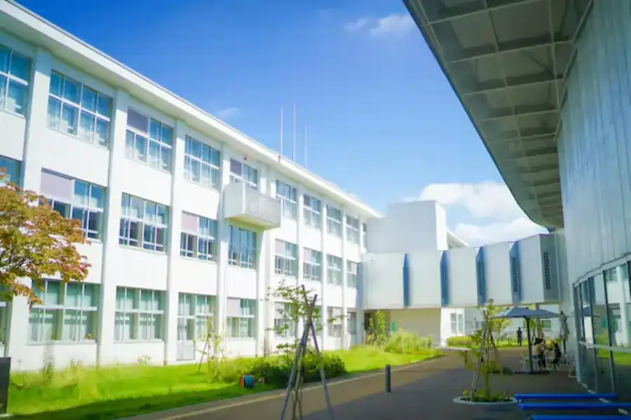 60,000 மாணவர்கள்..! உலகின் மிகப்பெரிய பள்ளி இந்தியாவில் தான் உள்ளது! வியக்க வைக்கும் தகவல்..!