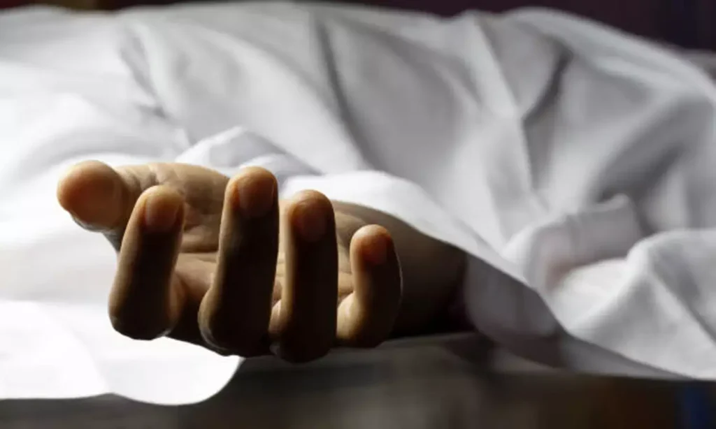 மனைவியுடன் சேர்ந்து அம்மாவை தரகுறைவா பேசிய மகன்.. விரக்தியில் வசந்தா எடுத்த விபரீத முடிவு.! யாருமே எதிர்பார்க்கல..