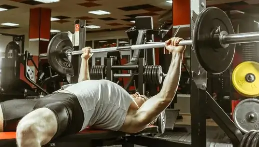 ஜிம்மில் பெஞ்ச் பிரஸ் செய்த நபர் உயிரிழப்பு.. என்ன காரணம்..? நிபுணர்கள் கூறும் முக்கிய பாதுகாப்பு எச்சரிக்கை..!