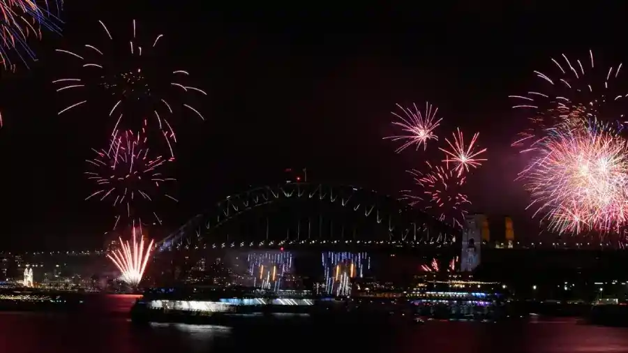 2026 புத்தாண்டை வரவேற்ற 2-வது நாடாக மாறிய நியூசிலாந்து..! முதல் நாடு இதுதான்.!