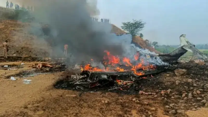 “ஓடுபாதை கண்ணுக்கு தெரியவில்லை..” விபத்துக்கு முன் அஜித் பவாரின் விமானத்தில் நடந்த கடைசி தருணங்கள்..!