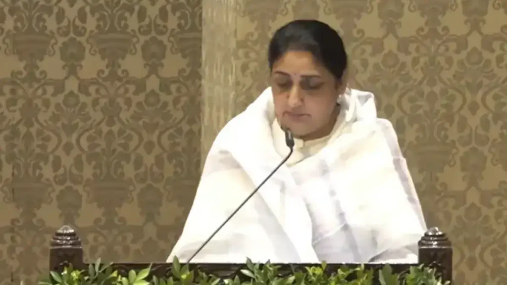 மகாராஷ்டிராவின் முதல் பெண் துணை முதல்வராகப் பதவியேற்றார் அஜித் பவாரின் மனைவி சுனேத்ரா பவார்..! பிரதமர் மோடி வாழ்த்து..!