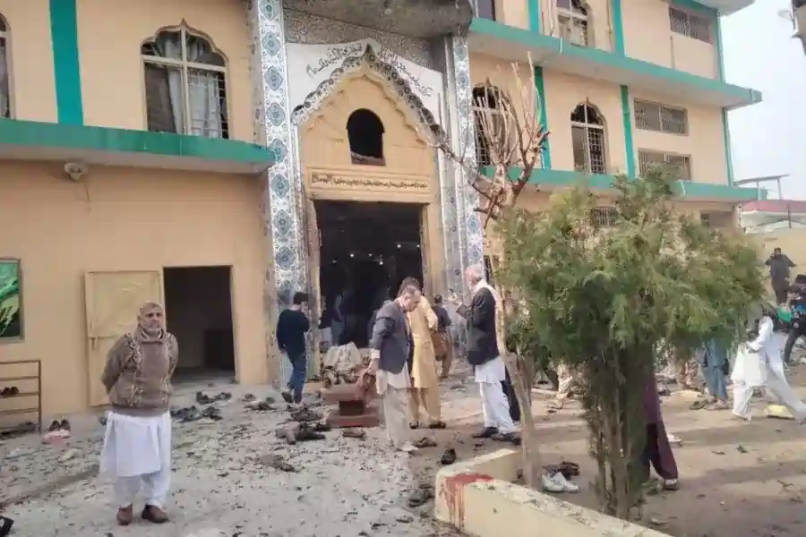 பலி எண்ணிக்கை 31 ஆக உயர்வு.. பாகிஸ்தான் மசூதியில் தற்கொலைப் படை குண்டுவெடிப்பு..! அவசரநிலை அறிவிப்பு..