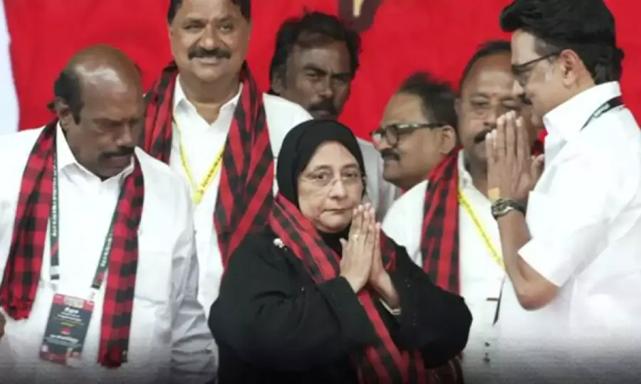 தட்டி தூக்கிய ஸ்டாலின்..! திமுகவில் இணைந்தார் அதிமுக முன்னாள் அமைச்சர்..! ஷாக்கில் இபிஎஸ்..!