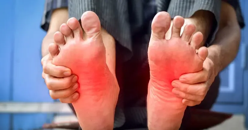 உங்கள் கால்களில் எப்போதும் எரியும் உணர்வு ஏற்படுகிறதா..? அது ஒரு தீவிரமான உடல்நலப் பிரச்சனையின் அறிகுறியாக இருக்கலாம்!