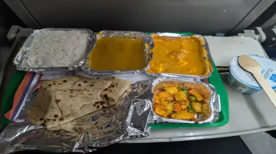 இனி ரயிலில் உணவு கிடைக்காதா..?  நாடு முழுவதும் சிலிண்டர் தட்டுப்பாடு..! IRCTC முக்கிய முடிவு..!