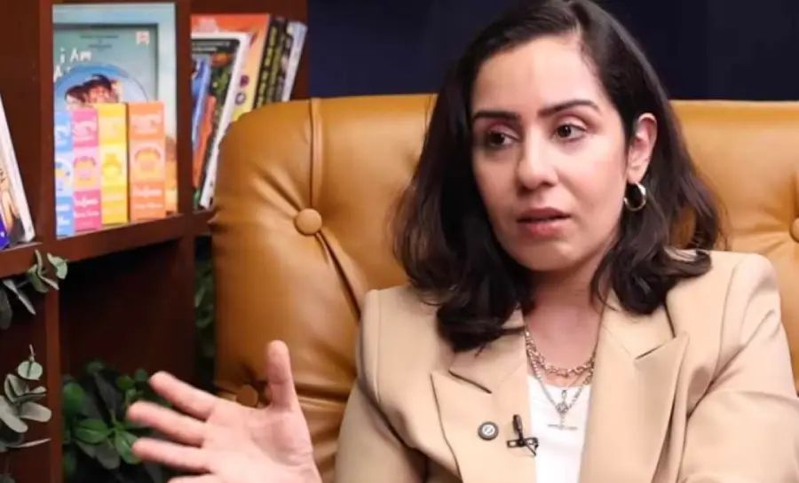 “நிறைய பெண்களுடன் உடலுறவு..” பிரபல நடிகரின் காம லீலைகளை அம்பலப்படுத்திய பெண்..!