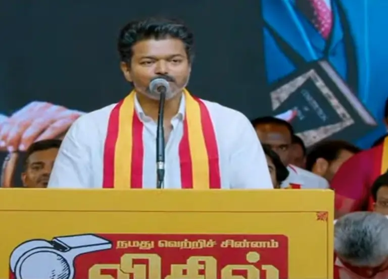 வேலை இல்லாத பட்டதாரிகளுக்கு மாதம் ரூ.4 ஆயிரம்.. இளைஞர்களுக்கான தவெக உத்தரவாதத்தை வெளியிட்ட விஜய்!