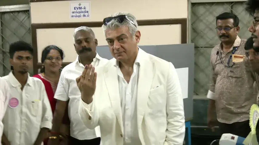 வெள்ளை கோட் சூட்.. முதல் ஆளாக வாக்களித்தார் நடிகர் அஜித்..!