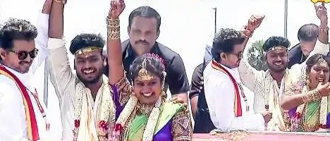 Viral Video| “விஜய் அண்ணாவ பார்த்துட்டேன்” மகிழ்ச்சியில் துள்ளிக் குதித்த திருமண ஜோடி! பிரச்சாரத்தில் நடந்த சுவாரஸ்யம்..