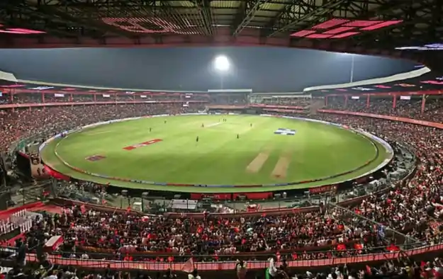 கட்டணம் செலுத்தப்படாத ஆத்திரம்.. IPL மைதானத்தின் சிசிடிவி கேமராக்களின் இணைப்பை கட் செய்த ஊழியர்கள்..!