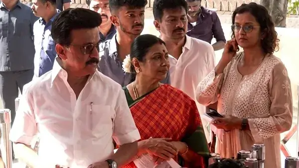 குடும்பத்துடன் வரிசையில் காத்திருந்து வாக்களித்தார் முதலமைச்சர் மு.க.ஸ்டாலின்..!