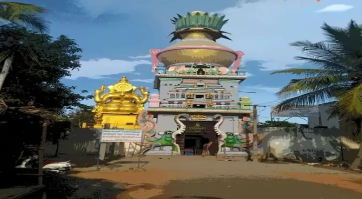 உலகையே ஆச்சரியப்படுத்தும் சனீஸ்வரர் கோயில்.. சனிப்பெயர்ச்சியில் கண்டிப்பாக செல்ல வேண்டிய தலம்..! தமிழ்நாட்டில் எங்க இருக்கு தெரியுமா..?