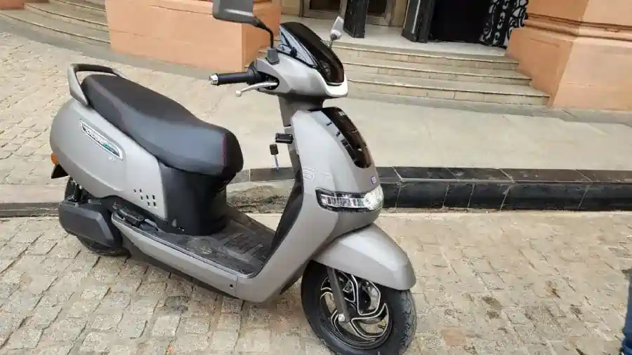 tvs iqube electric scooter