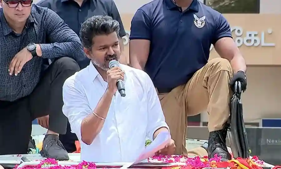 மகப்பேறு நிதியுதவி ரூ.25,000.. ரூ.25 லட்சம் மருத்துவக் காப்பீடு.. புதுச்சேரிக்கு விஜய் அளித்த தேர்தல் வாக்குறுதிகள்..!