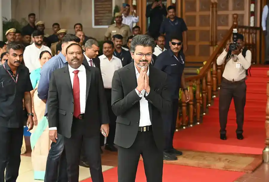 “சார்.. ராகுல்காந்தியை ஏன் சந்திக்கவில்லை..” CM கொடுத்த ரியாக்‌ஷன்.. முன்னாள் முதல்வர்களின் மரபுகளை உடைத்த விஜய்..!