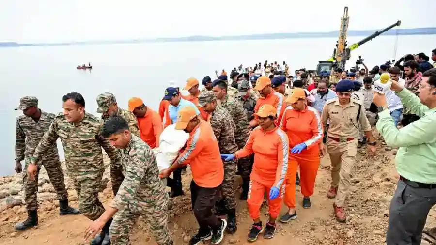 jabalpur boat accident mother son body recovery