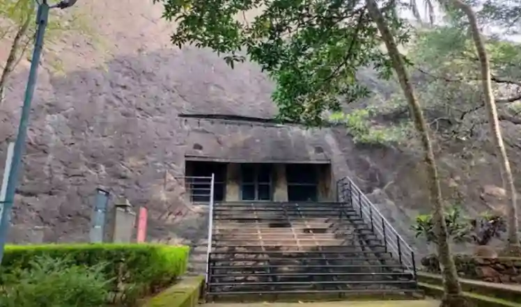கி.பி. 7ம் நூற்றாண்டு பொக்கிஷம்.. வரலாறு பேசும் குகைக் கோயில்.. மெய்சிலிர்க்க வைக்கும் ஓவியங்கள்..!! எங்கே தெரியுமா..?