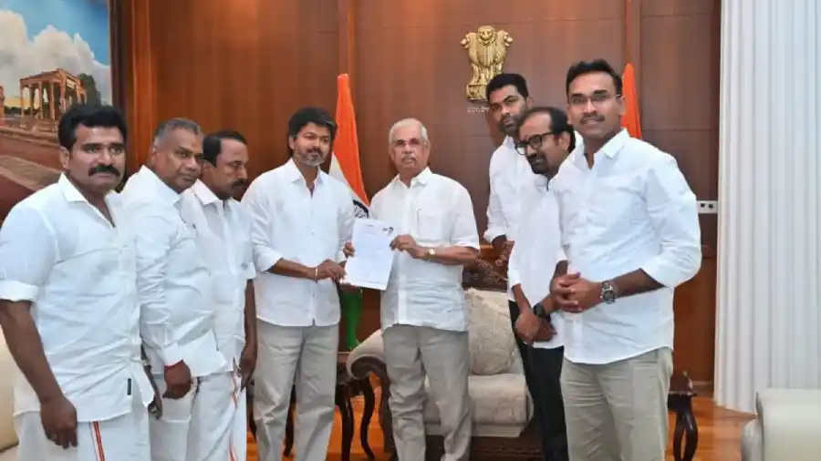 Big Breaking : திடீர் ட்விஸ்ட்.. 2 நாட்களில் விஜய் பெரும்பான்மையை நிரூபிக்க வேண்டும்.. ஆளுநர் உத்தரவு.!