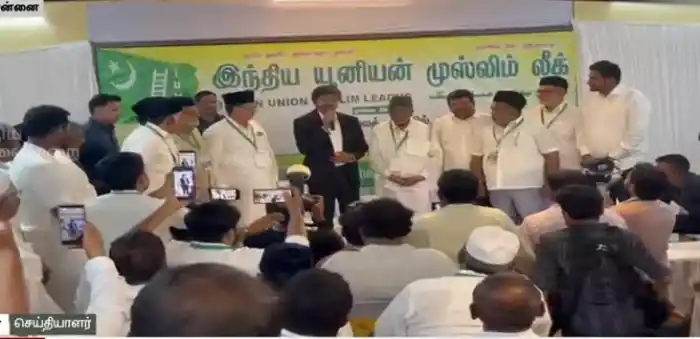 “இக்கட்டான சூழலில் கை கொடுத்தீர்கள்..” காதர் மொய்தீனை நேரில் சந்தித்து நன்றி தெரிவித்த CM விஜய்..!