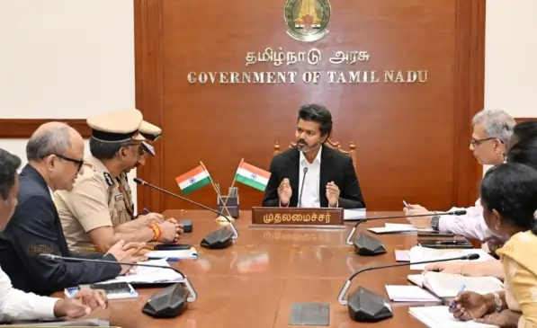 முதல்வராக பதவியேற்ற கையோடு சட்ட ஒழுங்கு குறித்து விஜய் – டிஜிபி முக்கிய ஆலோசனை..!