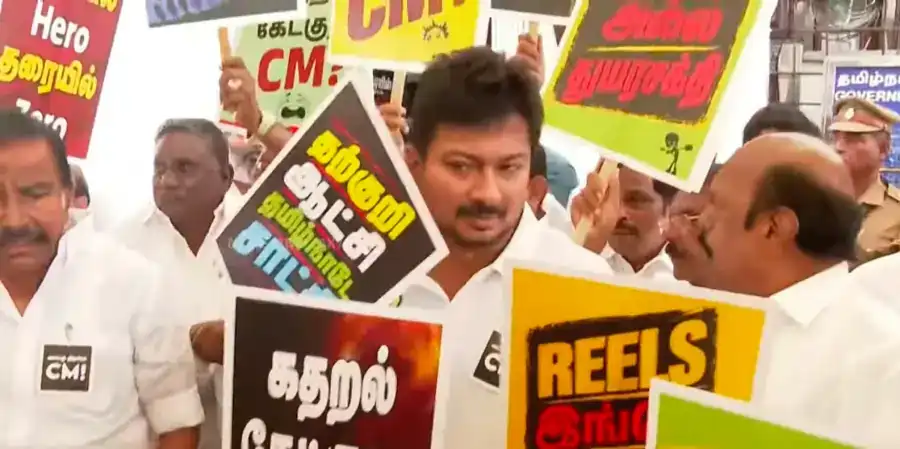 ” வாய திறங்க CM…” கருப்பு பேட்ஜ் அணிந்து திமுக எம்.எல்.ஏக்கள் சட்டப்பேரவைக்கு வருகை..!