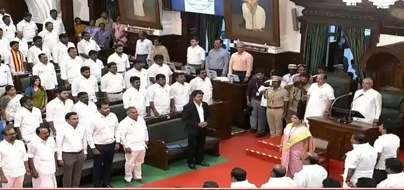 தமிழ் தாய் வாழ்த்துடன் தொடங்கிய தவெக அரசின் முதல் சட்டப்பேரவை கூட்டத்தொடர்.. ஆனால் வழக்கத்திற்கு மாறாக பாடப்பட்ட தேசிய கீதம்..!