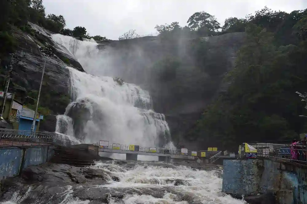 kutralam falls