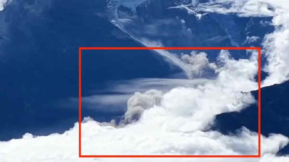Himalayan glacier collapsed 30kb