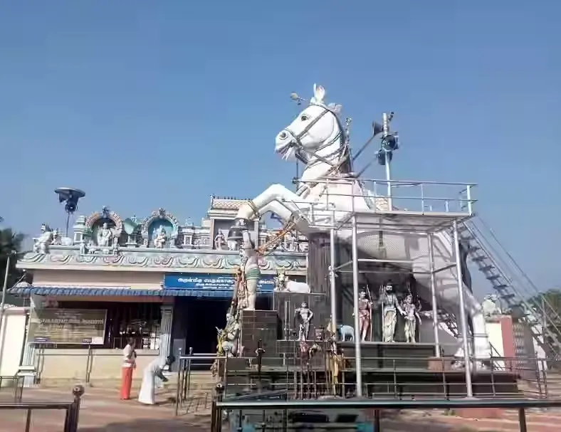450 ஆண்டுகள் பழமையான கோயில்..! ஆசியாவிலேயே மிக உயரமான குதிரை சிலை..! என்ன சிறப்பு தெரியுமா?