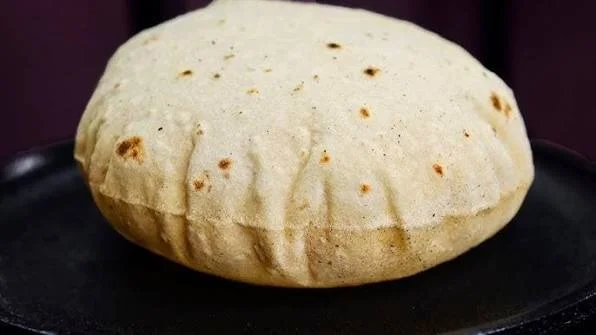 சப்பாத்தி செஞ்சு கொஞ்ச நேரத்துல சாஃப்டா இல்லாம போயிடுதா? மாவு பிசையும்போது இந்த 5 விஷயங்களை மறக்காதீங்க!