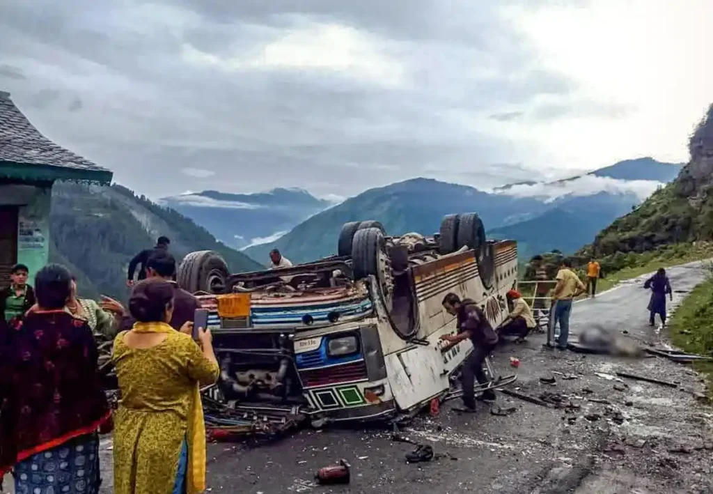 himachal bus accident 11zon