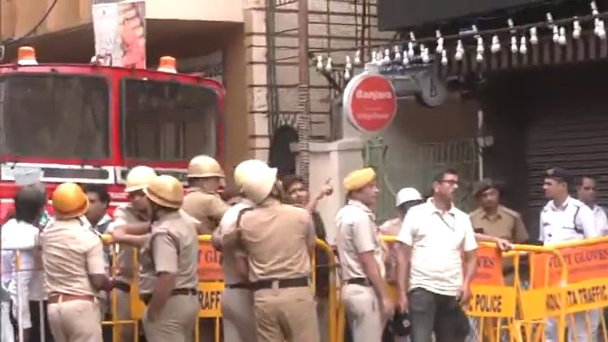 kolkata fire 9 dead