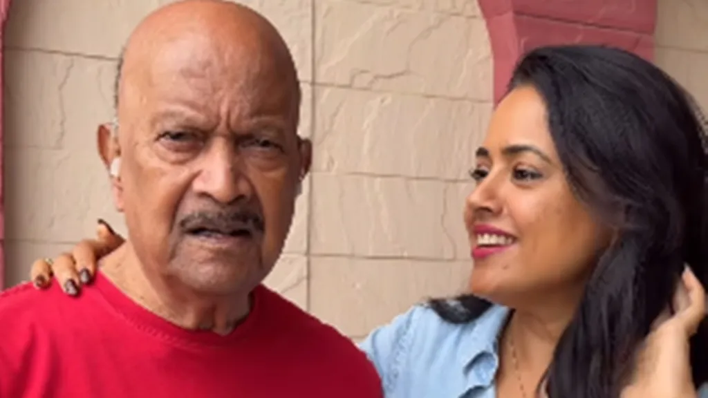 sameera reddy and father 600