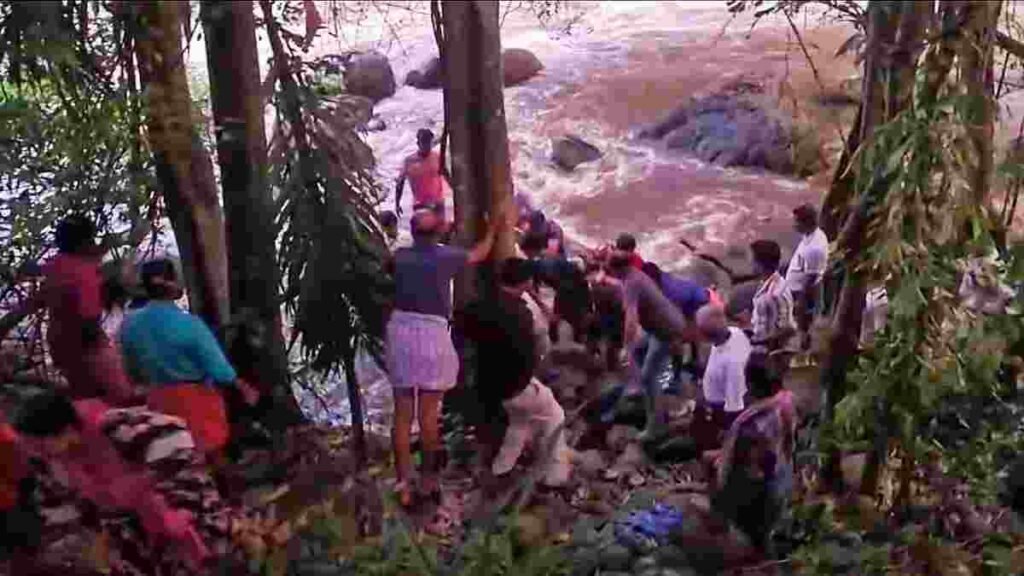 Heavy rains Kerala 30kb