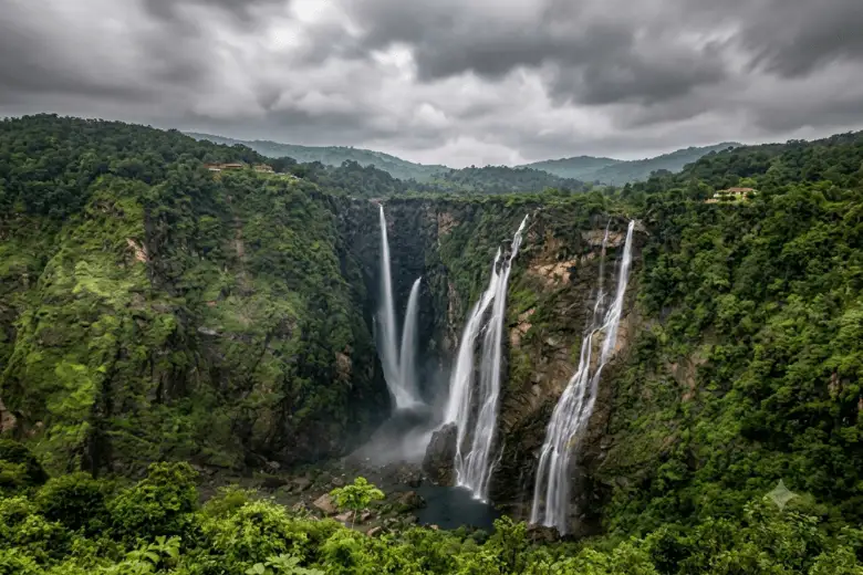 Waterfalls | தமிழ்நாட்டின் டாப் 10 நீர்வீழ்ச்சிகள்..! சுற்றுலா பயணிகளுக்கு ஏற்ற இடம்..!! முழு லிஸ்ட் இதோ..!