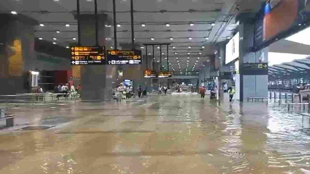 delhi airport rain 30kb