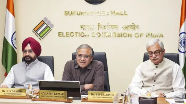 தேர்தல் ஆணையத்துக்குள் வெடித்த புதிய சர்ச்சை! மூத்த அதிகாரி மீது 2 ஆணையர்கள் புகார்…